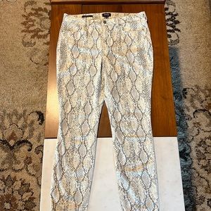 COPY - NYJD AMI Skinny Lift x Tuck Snake print pants sz 10
